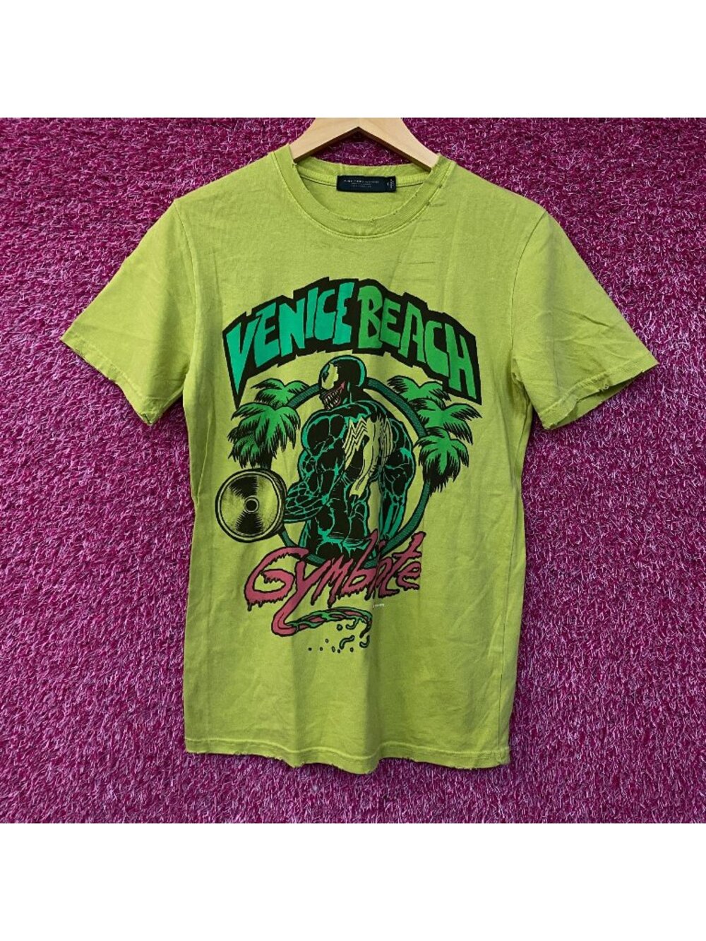 Junk Food Clothing Venice Beach Gymbiote Venom Graphic Women's T-Shirt XS